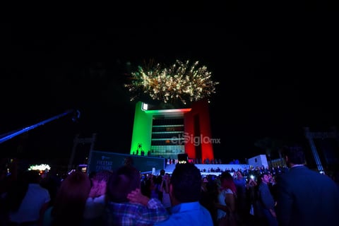 El cielo se vio iluminado por los festejos patrios.