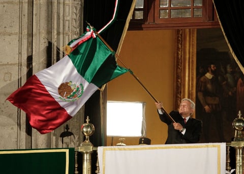 Arengas a la libertad, la democracia, la soberanía la fraternidad universal, la paz, la grandeza cultural de México y finalmente tres veces el ¡viva México!