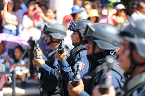 Realizan desfile cívico militar en Durango por el 209 aniversario de la Independencia