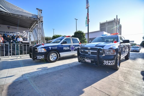 Se integran al recorrido. A pesar de tener montada una vigilancia en el mismo desfile, un grupo de agentes de la Policía Municipal se integró al recorrido del mismo, tanto con elementos preventivos, especiales y hasta su unidad canina.