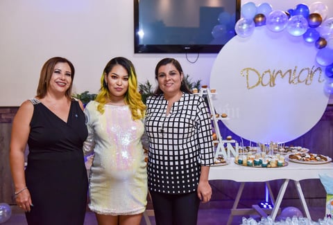 16092019 PRONTO SERá MAMá.  Fernanda Ríos acompaña de su mamá, Eva Saavedra, y su suegra, Carmen Arellano.