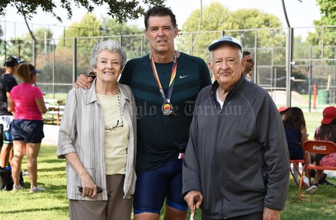 17092019 LA FOTO DEL RECUERDO.  Pilar, Gabriel y Raúl.