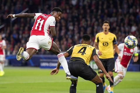 Edson Álvarez colabora con un gol en la victoria del Ajax
