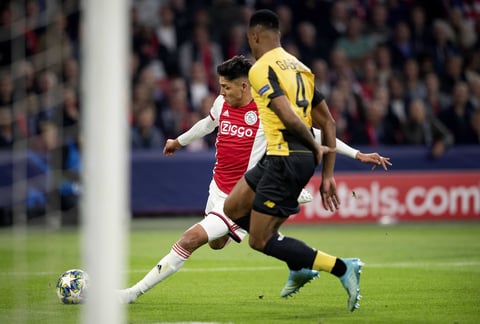 Edson Álvarez colabora con un gol en la victoria del Ajax