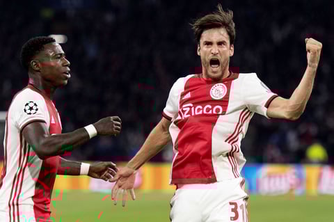 Edson Álvarez colabora con un gol en la victoria del Ajax