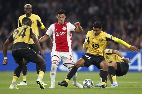 Edson Álvarez colabora con un gol en la victoria del Ajax