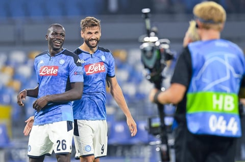 El Napoli del 'Chucky' Lozano vence al Liverpool