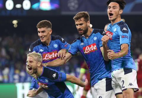 El Napoli del 'Chucky' Lozano vence al Liverpool