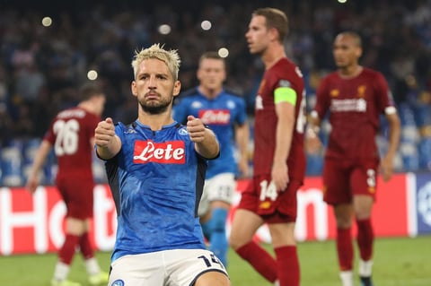 El Napoli del 'Chucky' Lozano vence al Liverpool