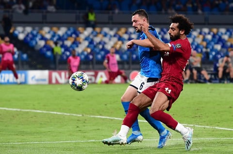 El Napoli del 'Chucky' Lozano vence al Liverpool