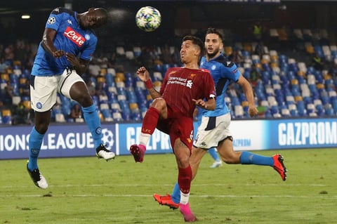 El Napoli del 'Chucky' Lozano vence al Liverpool