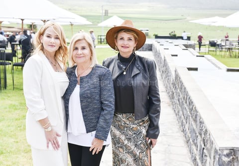 Cecilia Alvarez,Esperanza de Alvarez y Laura de Santos