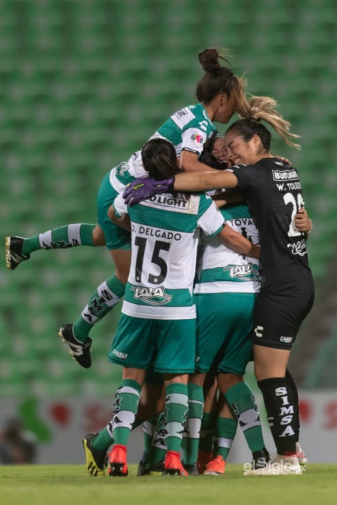 Celebración de gol de Arlett Tovar 4


Santos vs Cruz Azul

juego correspondiente a la jornada 10 de la apertura 2019 de la Liga MX femenil en TSM Oficial - lunes 16 de septiembre de 2019 21:00h