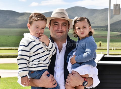 19092019 LA PASAN MUY BIEN.  Luis, Andrés y Sofía Gutiérrez.