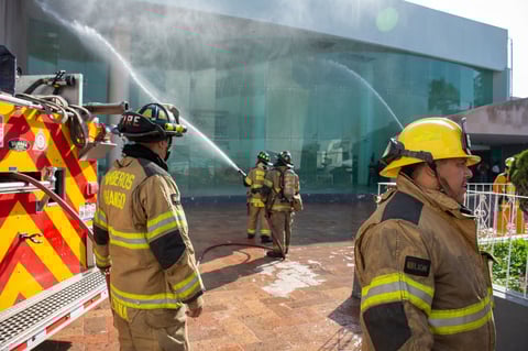 Las propias brigadas internas de los edificios públicos y empresariales realizaron las diferentes acciones.