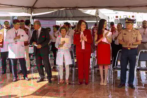 La mayoría de los inmuebles gubernamentales, entre escuelas, hospitales y oficinas, realizaron sus eventos de manera simultánea a las 10:00 horas.