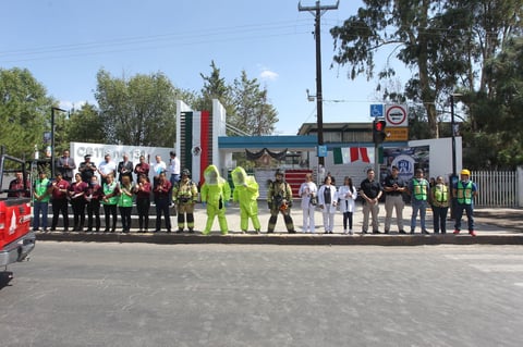 Estudiantes, personal administrativo y docente participó de manera activa en el simulacro.