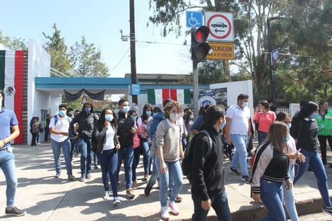 En el Centro de Bachillerato Tecnológico, Industrial y de Servicios (CBTIS) 130 se realizó un simulacro.