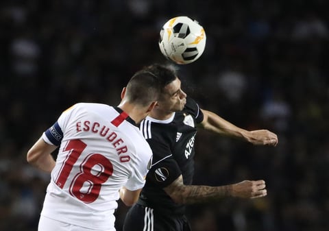 'Chicharito' anota en la goleada del Sevilla en Europa League