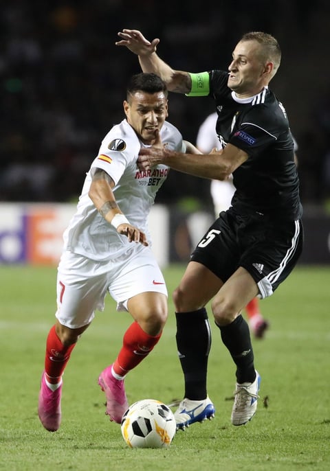'Chicharito' anota en la goleada del Sevilla en Europa League