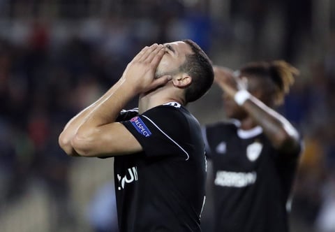 'Chicharito' anota en la goleada del Sevilla en Europa League