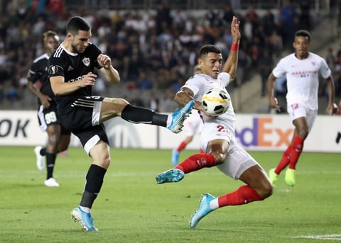 'Chicharito' anota en la goleada del Sevilla en Europa League