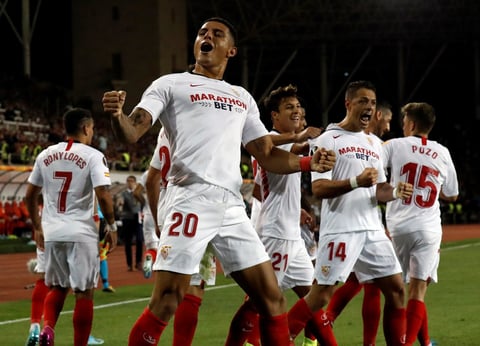 'Chicharito' anota en la goleada del Sevilla en Europa League
