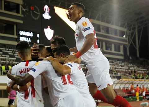 'Chicharito' anota en la goleada del Sevilla en Europa League