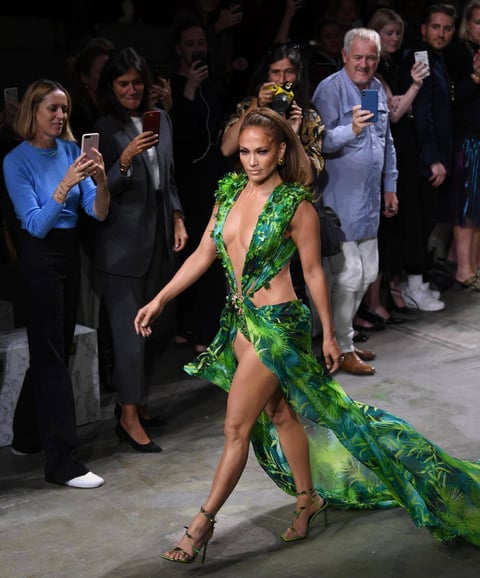 JLo impactó con un vestido verde que usó en el 2000