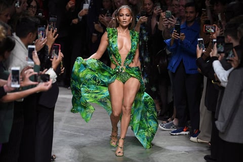 JLo impactó con un vestido verde que usó en el 2000
