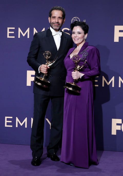 Tony Shalhoub, ganador a Actor de reparto y Alex Borstein como Actriz de reparto, en The Marvelous Mrs. Maisel.