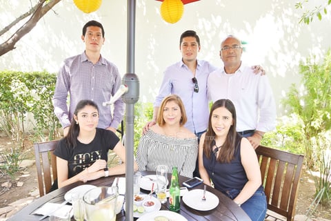 Mario, Manuel, Enrique, Paola, Coco y Alejandra.