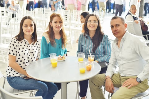 Andrea, Gaby, Cristina y Rafael.