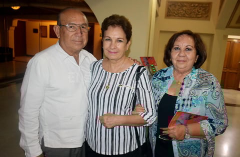 21092019 EN EL TEATRO.  Rubén, Josefina y Yolanda.