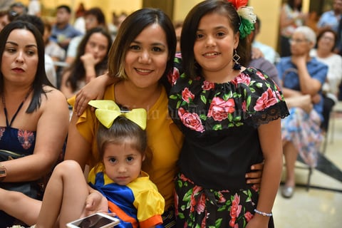 21092019 EN EL MALL.  Sofía, Mirna y Paulina.