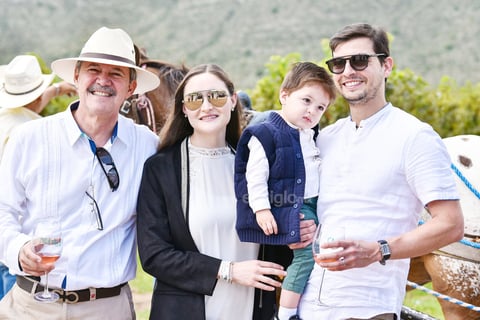 Adrian Davila, Mireya Davila, Elizardo Garza Jr. y Elizardo Garzo.