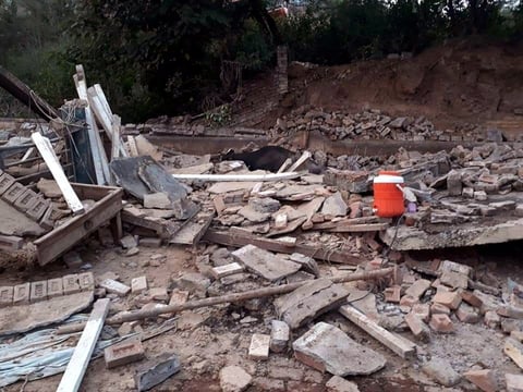Un sismo causó graves daños al país.