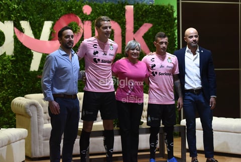 Santos Laguna presenta uniforme rosa conmemorativo a la Lucha Contra el Cáncer de Mama