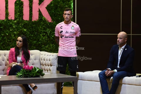 Santos Laguna presenta uniforme rosa conmemorativo a la Lucha Contra el Cáncer de Mama