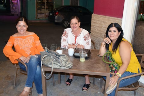 25092019 SE PONEN AL DíA.  Carmen, Rocío e Ivonne.