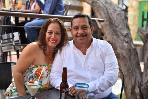 25092019 LA PASAN MUY BIEN.  Josué y Xóchitl