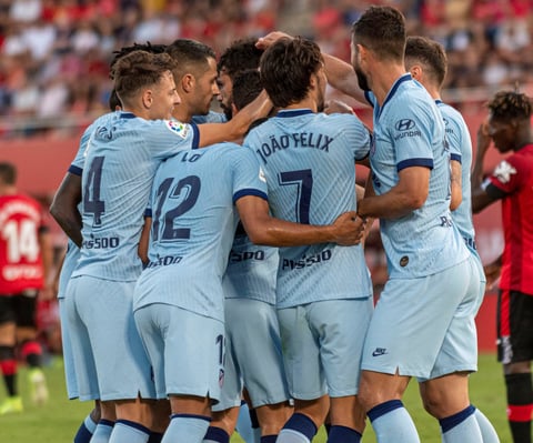 Los jugadores del Atlético de Madrid celebran el gol marcado ante el Mallorca por su compañero, Diego Costa.