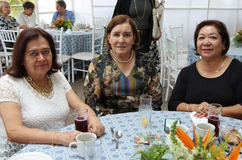 Festeja cumpleaños Luisa Von Bertrab