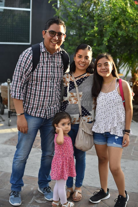 26092019 VEGAN FEST.  Javier, Camila, Marcela y Marijo.