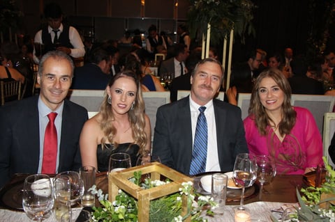 Agustín Mijares, Ivonne Herrera, Rubén Mijares y Patricia de Mijares.