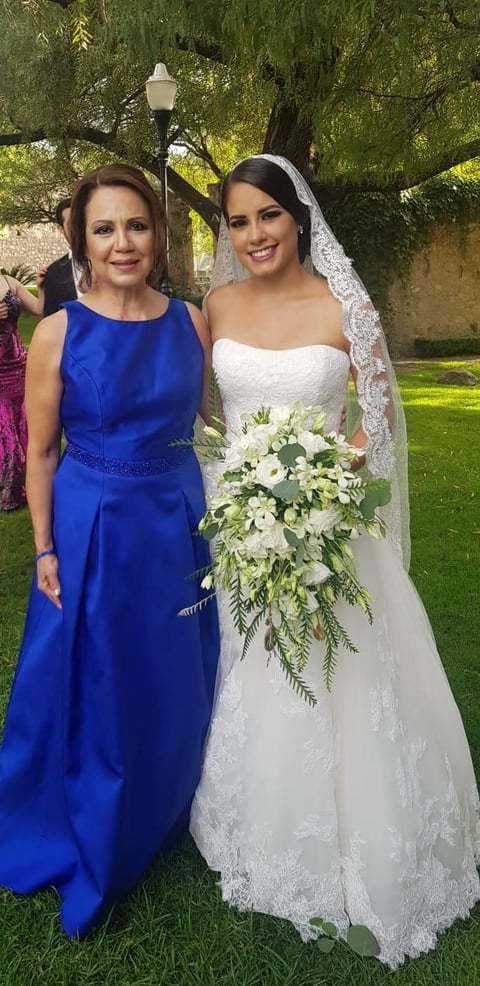 Acompañada de su suegra, Nallieli Vásquez