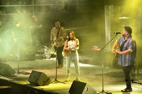 'Te amo Melissa', 'Llévame a tu casa Pablo' y 'Quiero ser tu novia, Pablo', fueron algunos de los gritos que se escuchaban entre el público.