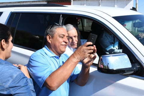 Distintos ciudadanos buscaron inmortalizar el momento.