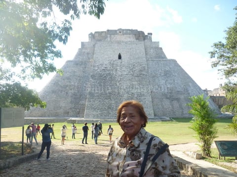 29092019 LA FOTOGRAFíA DEL RECUERDO.  Coco Martínez celebrando 30 aniversario de jubileo, fundadora de IMSS Torreón, egresada de la UANL.
