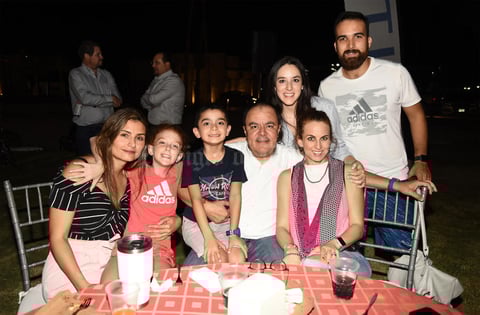 28092019 Contentos fueron captados algunos de los asistentes.